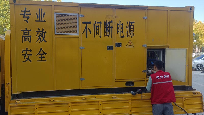 新北柴油发电机组和UPS电源配合使用时，如何避免切换过程中的电力中断？